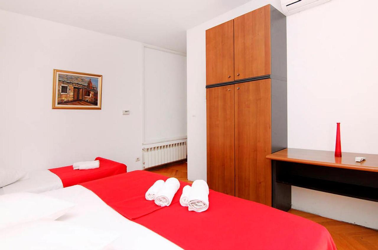 Apartman Kvaternikova - Pool, Grill, 4 Bedrooms, 3 Bathrooms Split