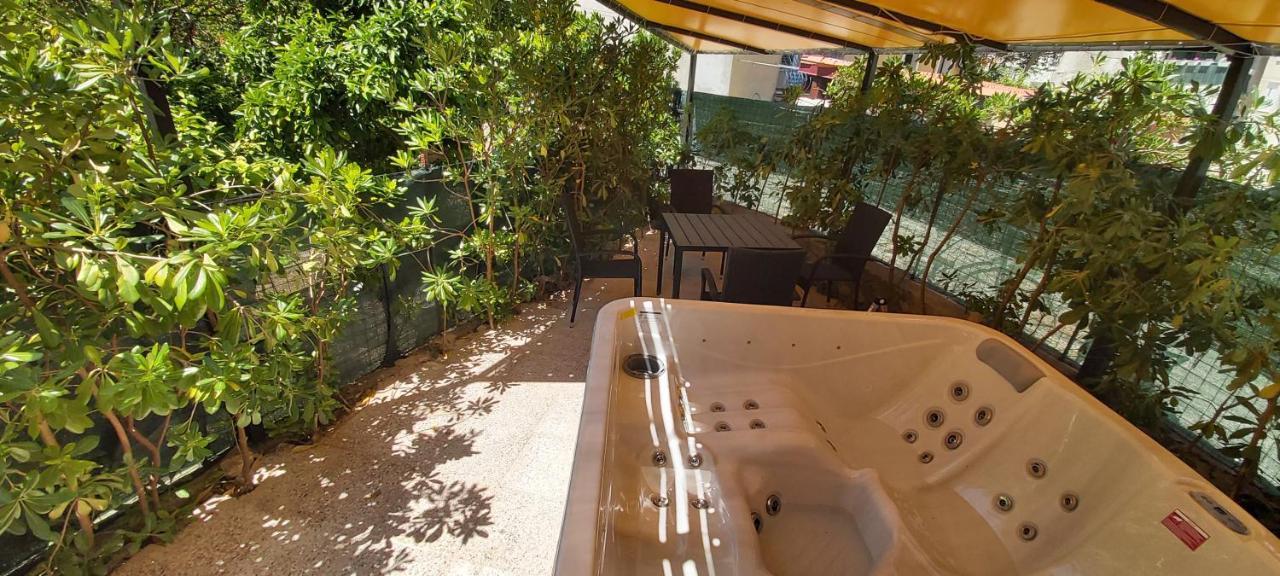 Apartment Johnny Croatia With Hot Tub Split