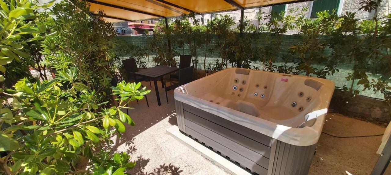 Appartement Johnny Croatia With Hot Tub Split