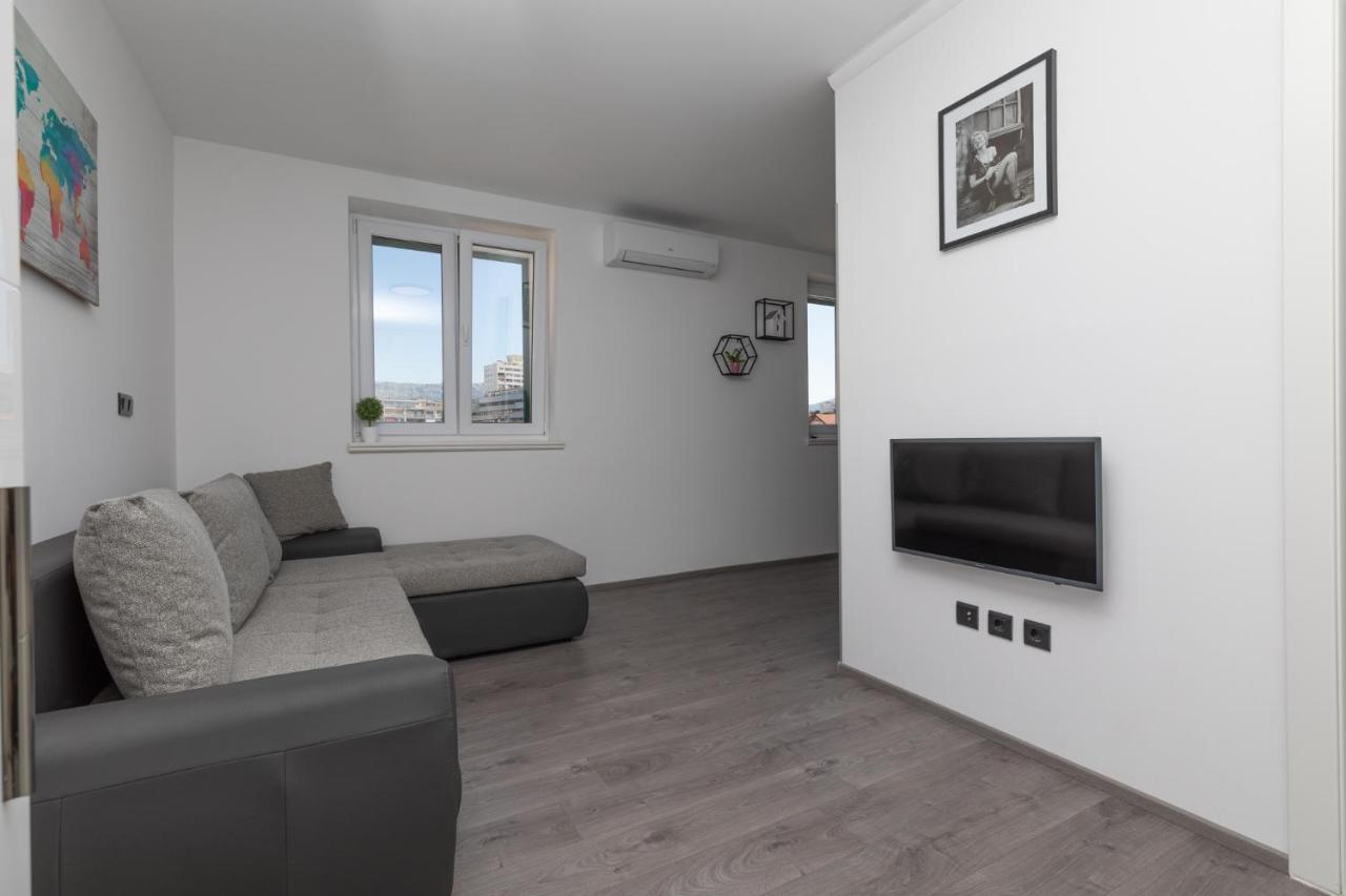 Viva Apartment Split