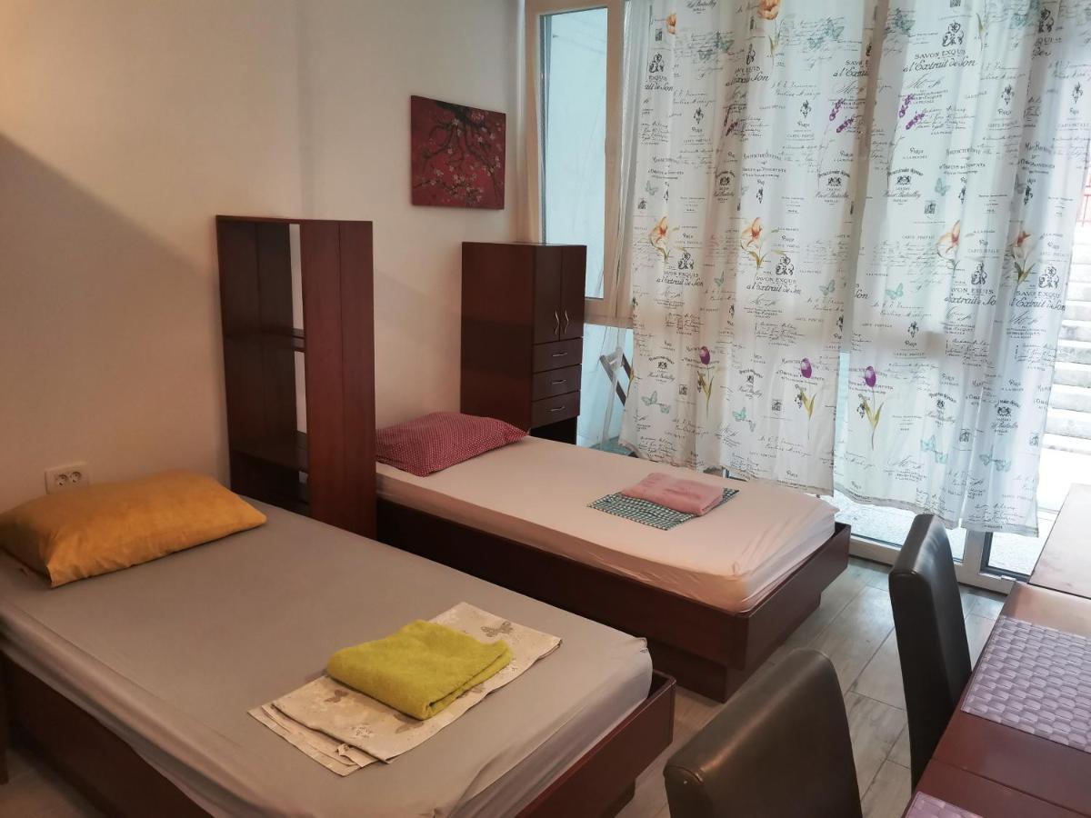 Studio Apartments *