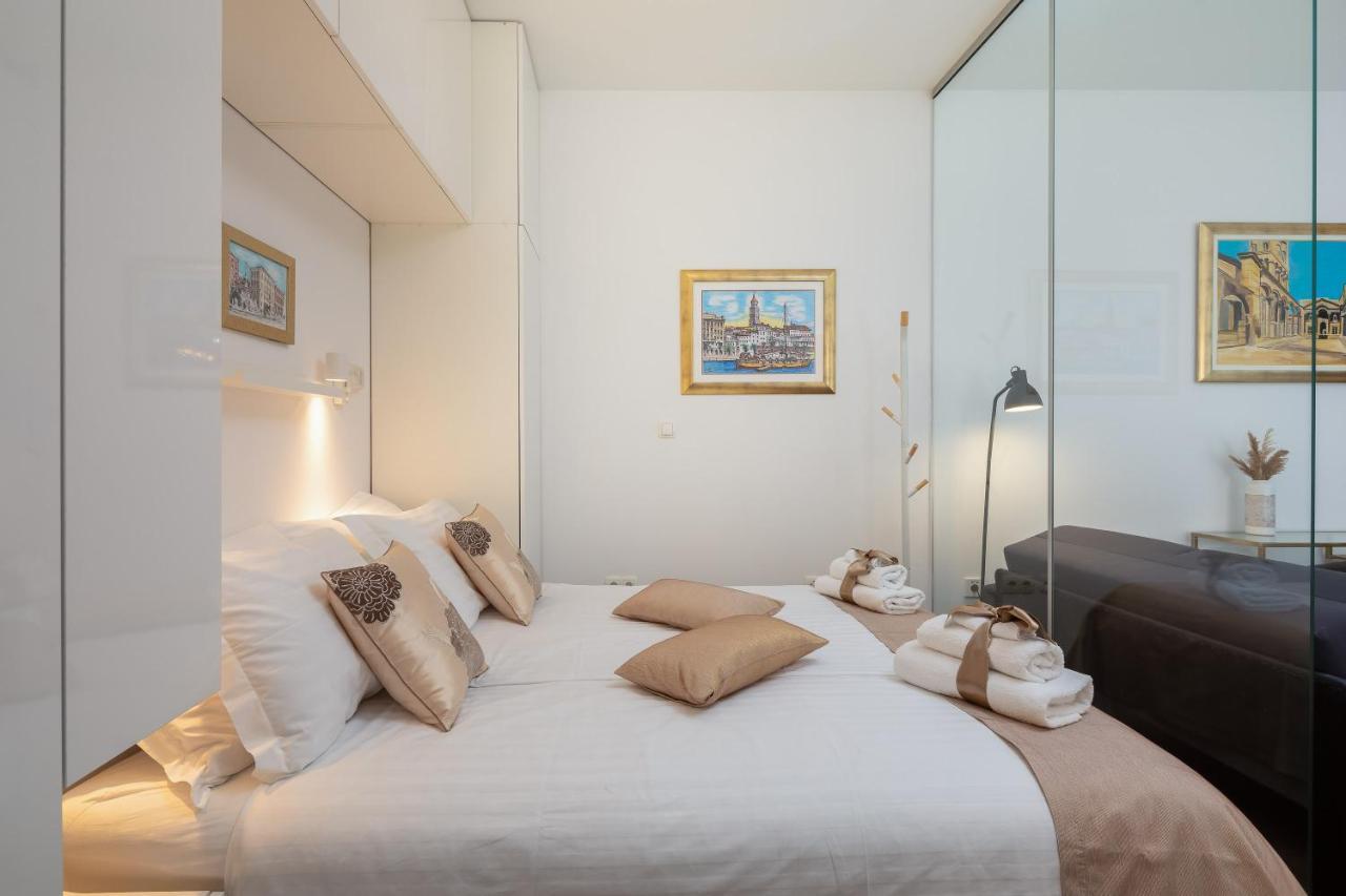 Jojo - Feel The City's Heartbeat Apartment Split
