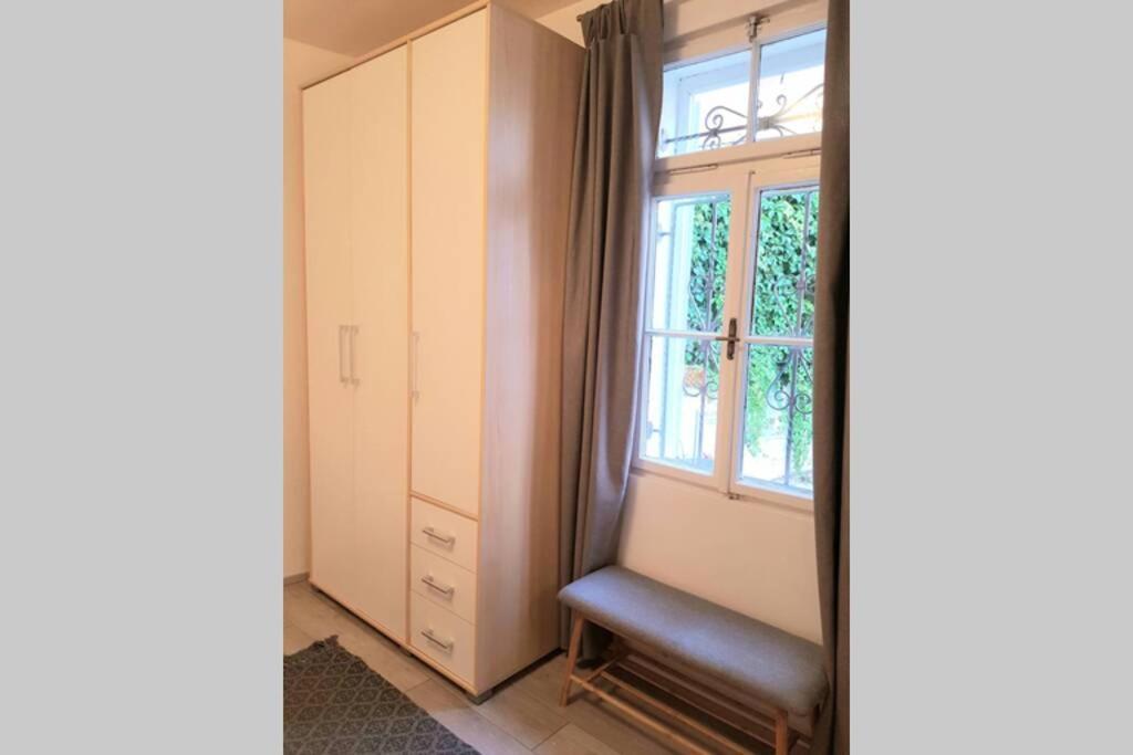 Try To Live Small In Center ! Apartman