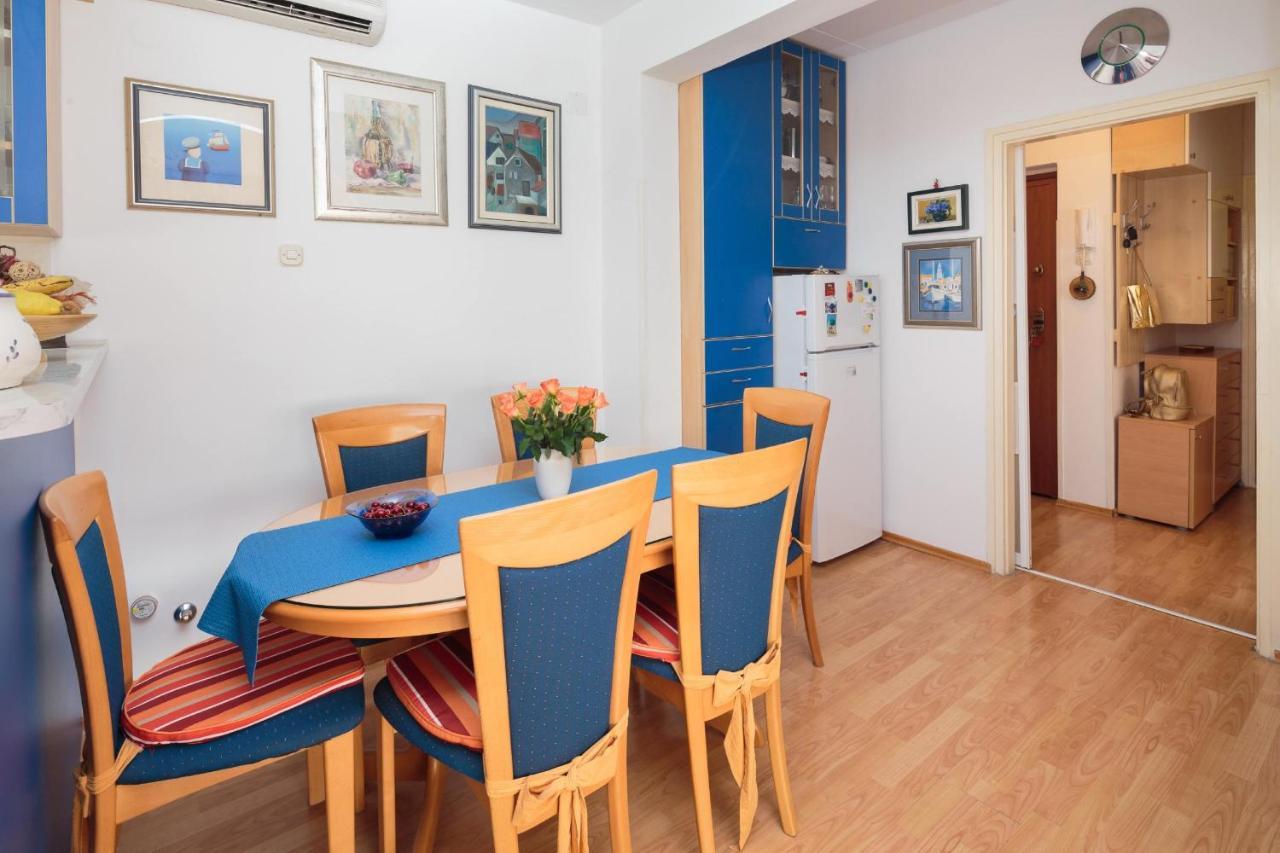 Apartment In Center With Massage Chair Split