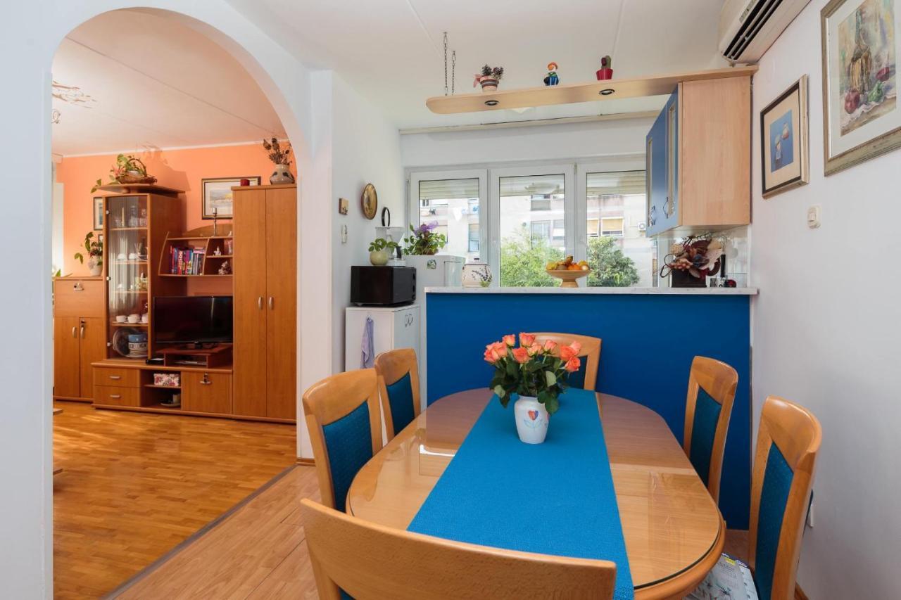 Apartment In Center With Massage Chair *