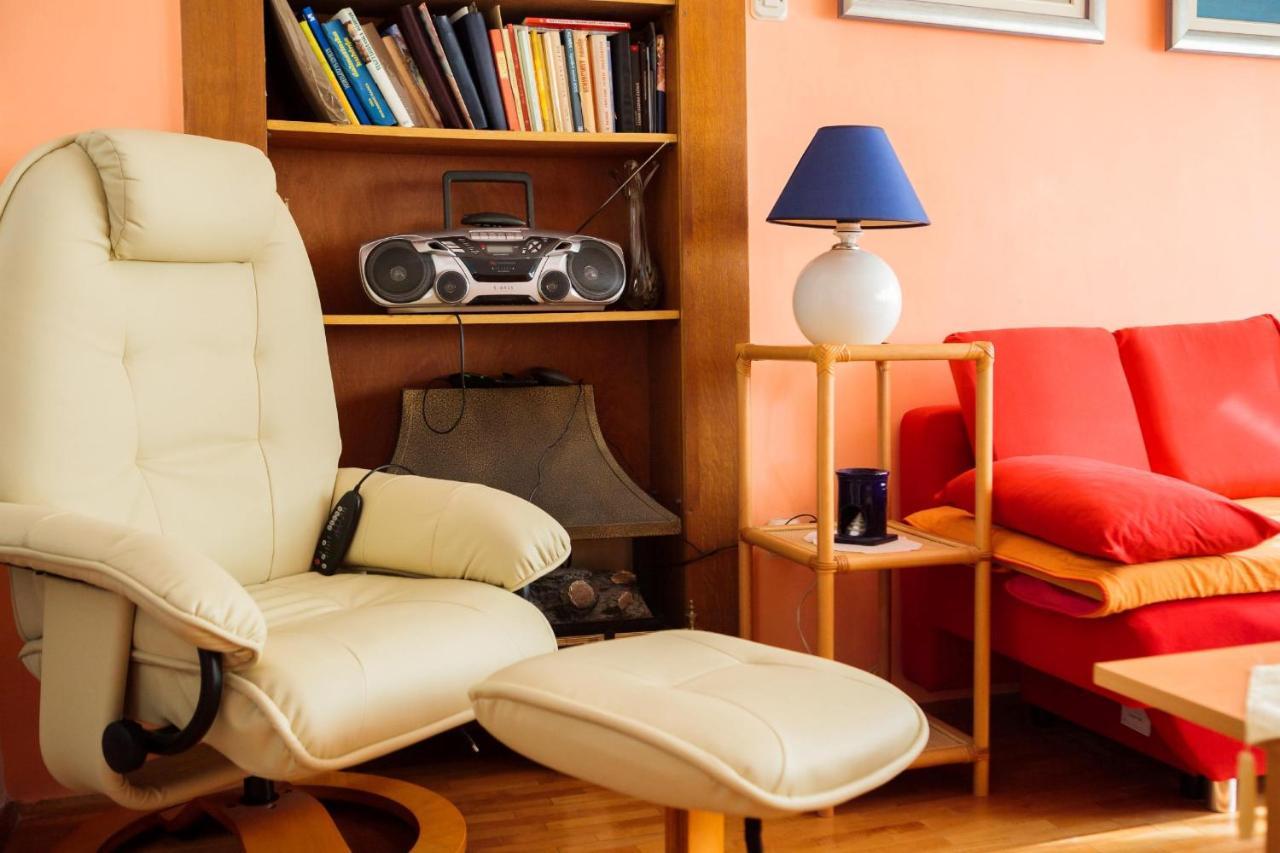 Apartment In Center With Massage Chair Split