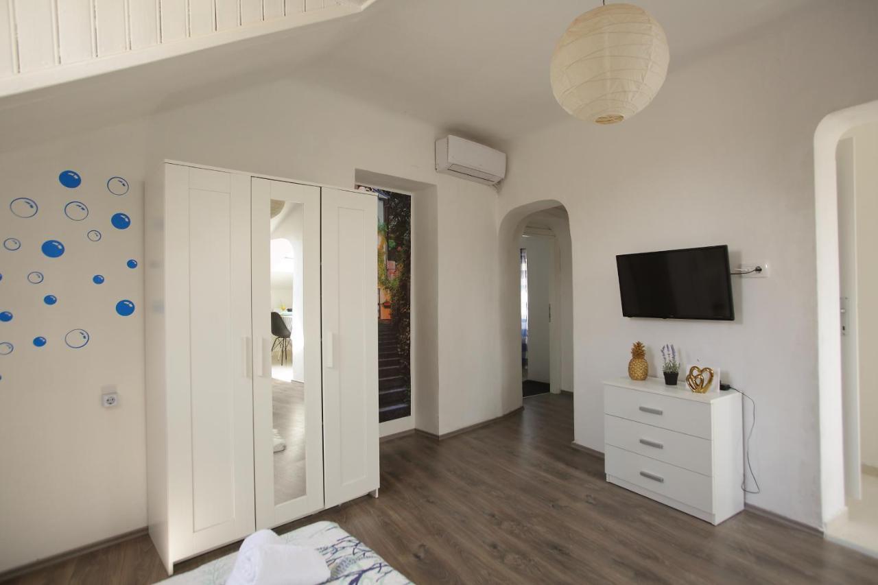 Center Lucia Apartment *