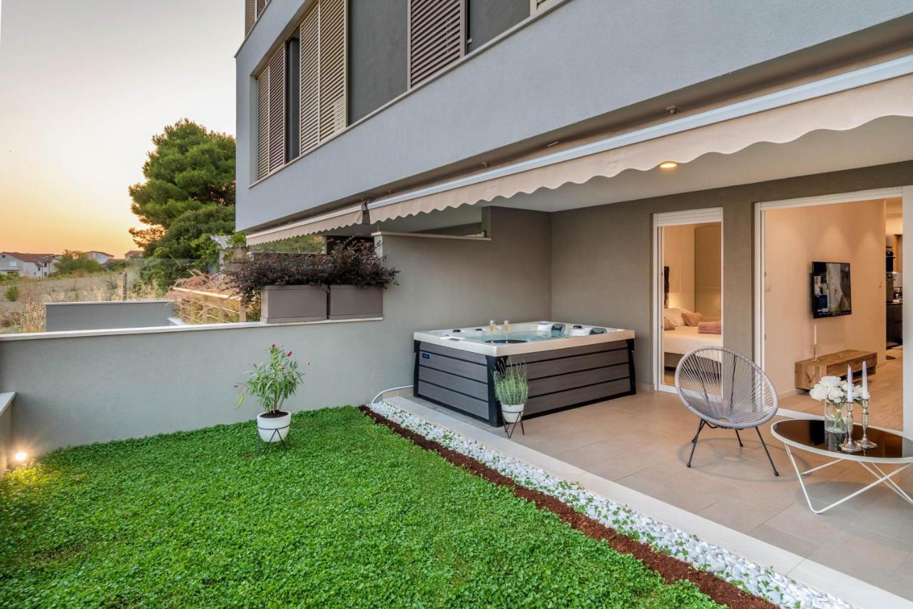 Zaloo, Luxury With Sea-view And Jacuzzi Appartement *