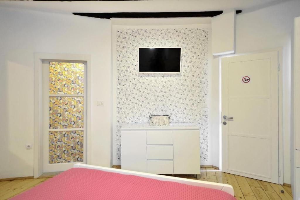 Marigold Stone House Apartment Split
