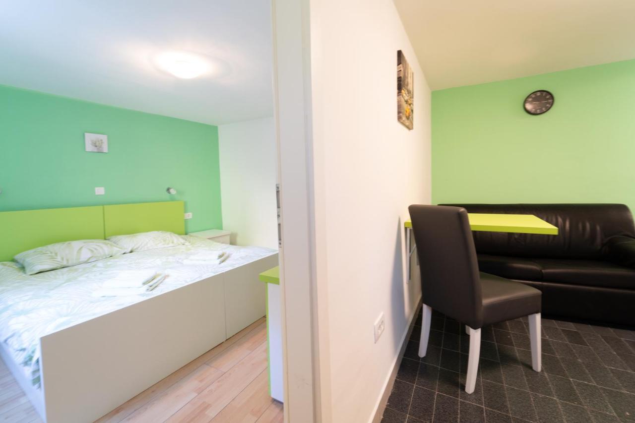 Fly Apartment *