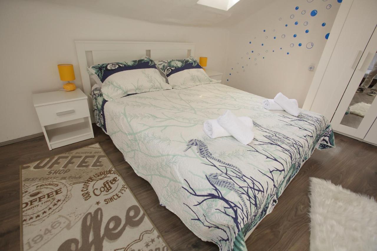 Apartment Center Lucia *