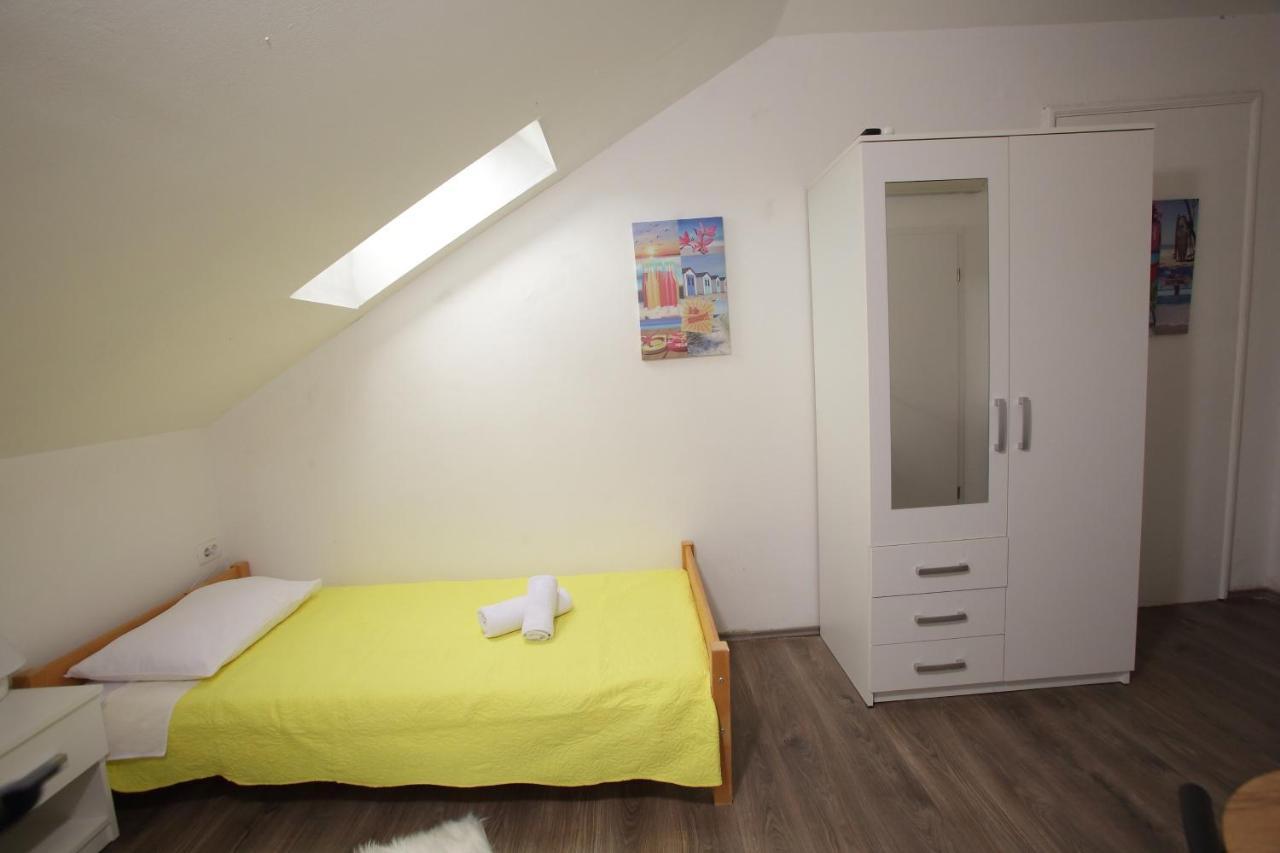 Apartment Center Lucia *