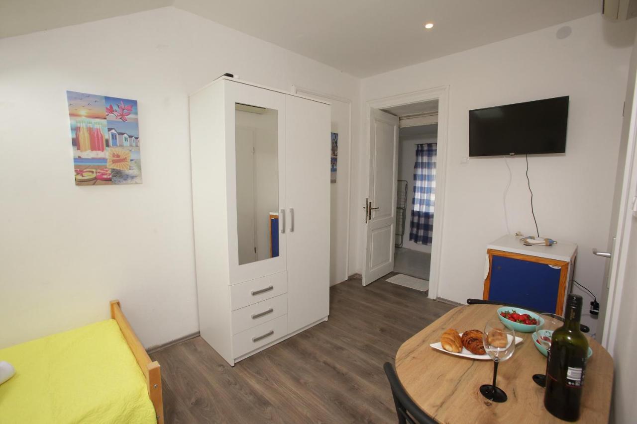 Apartment Center Lucia *