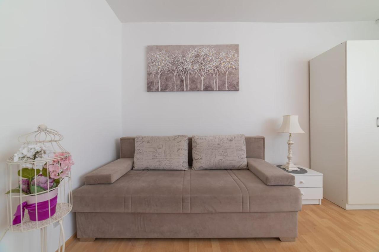 Apartman Strawberry Split