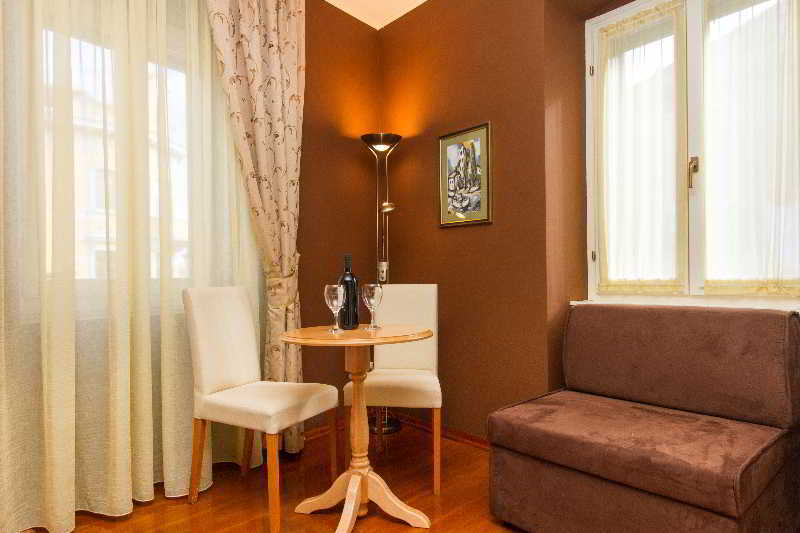 Tri Lava Luxury Living 4*