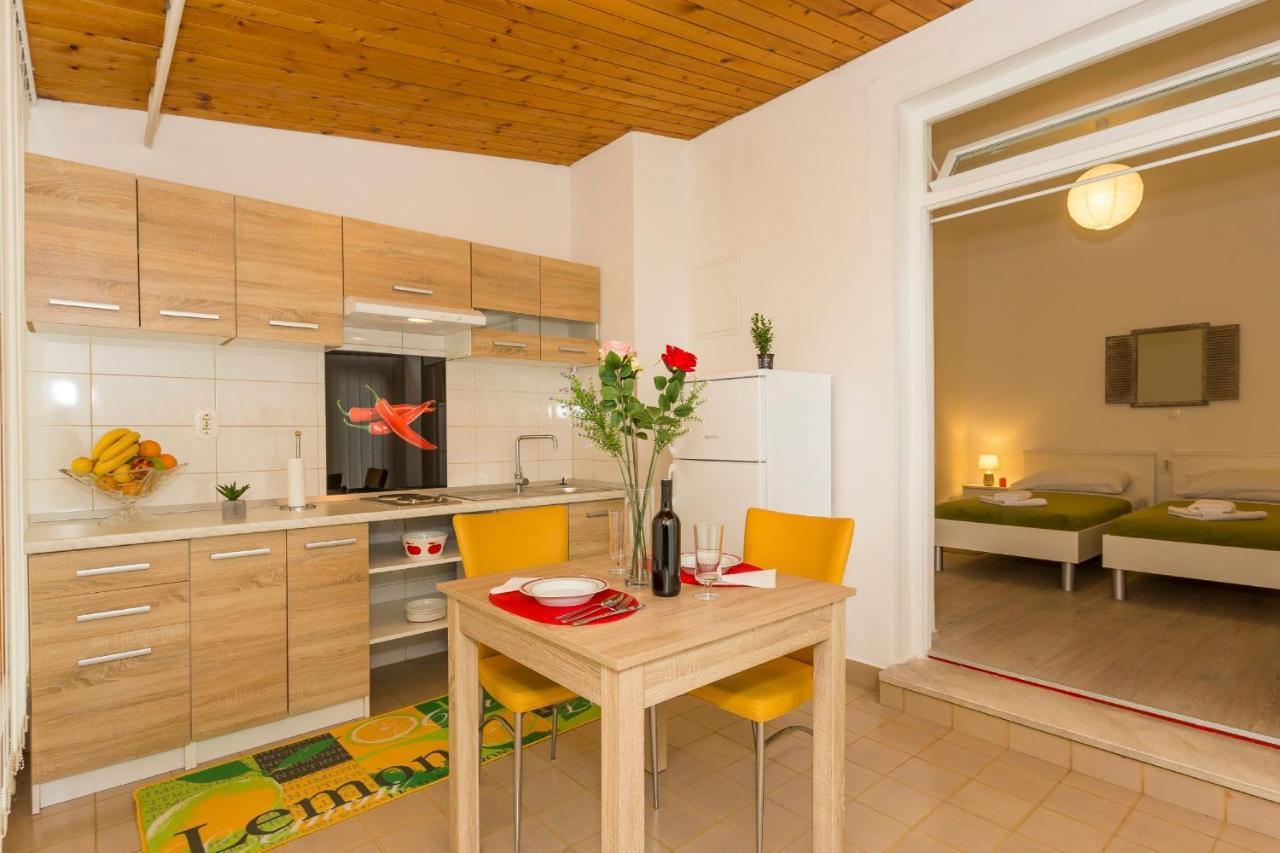 Comfortable Modern With Shaded Patio Apartment *