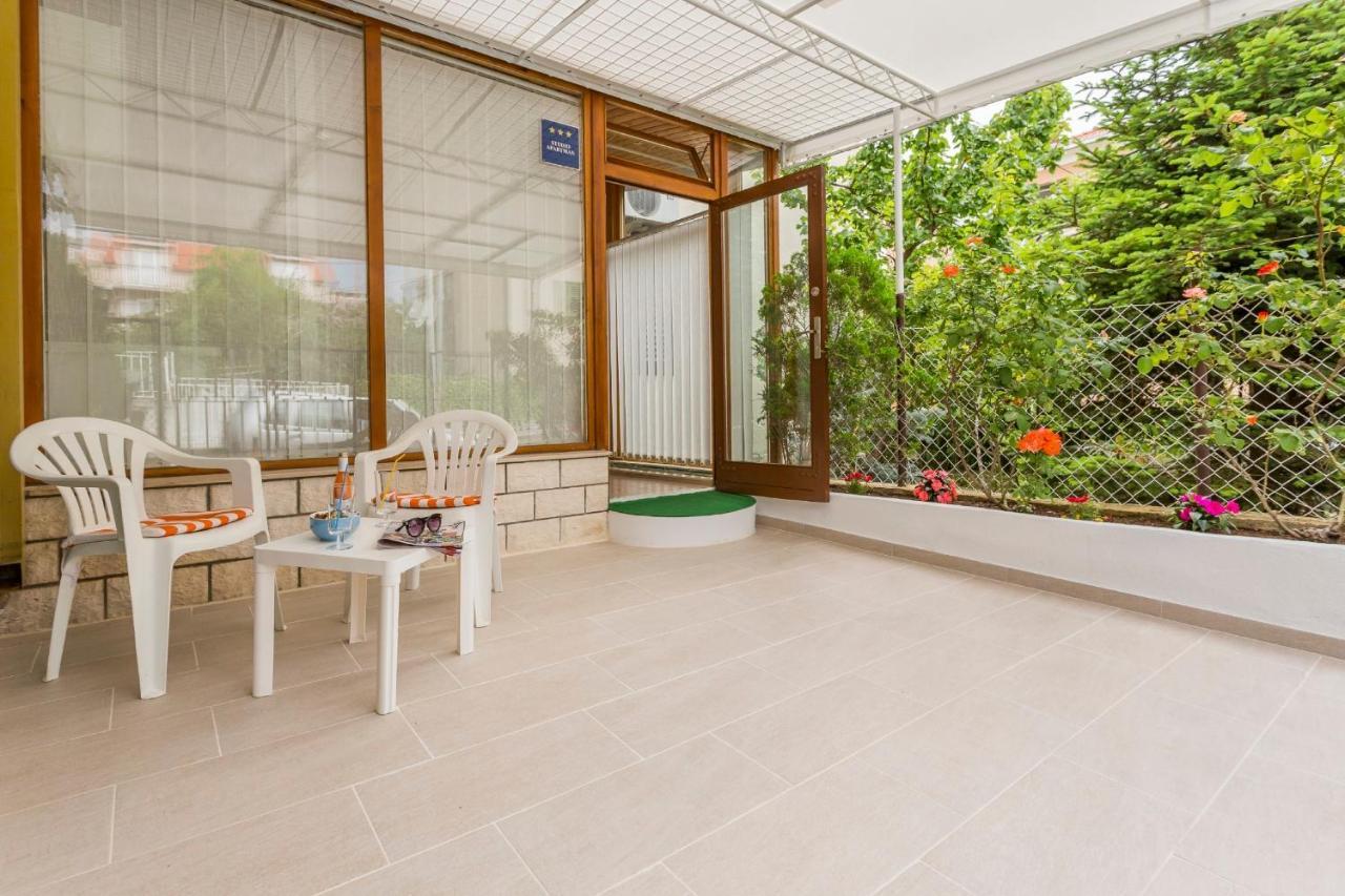 Comfortable Modern With Shaded Patio Apartment *