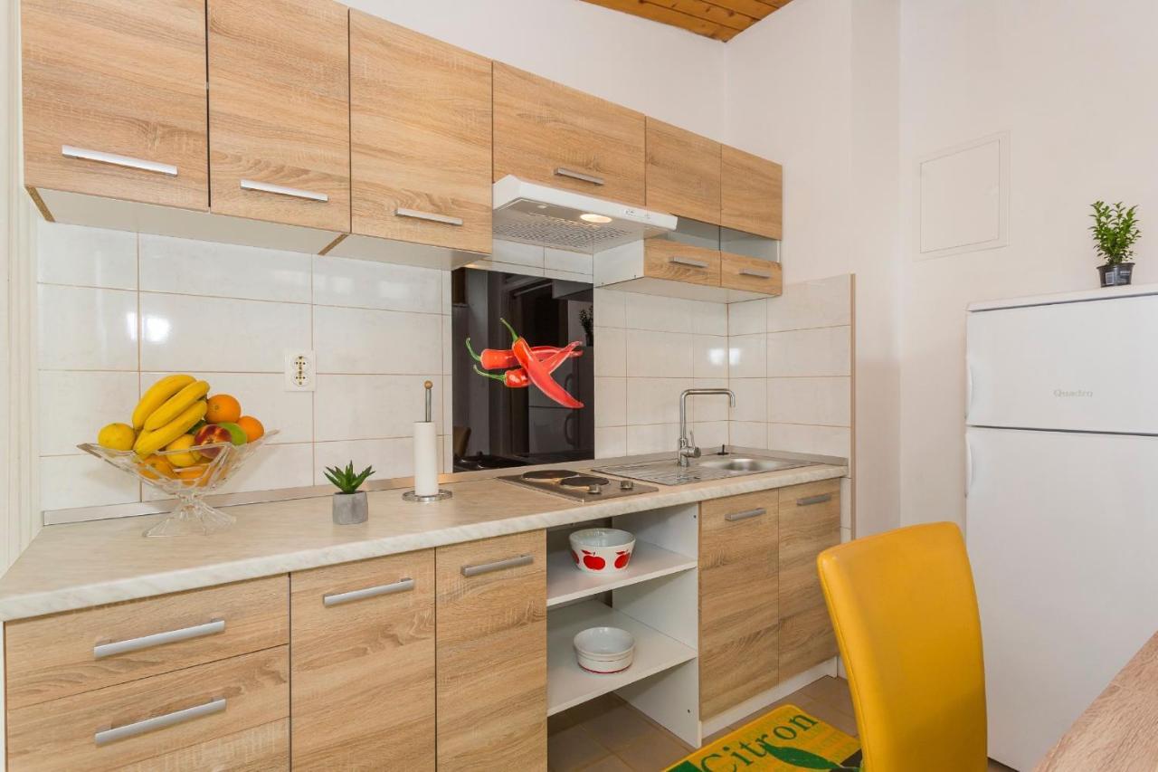 Comfortable Modern With Shaded Patio Apartment *