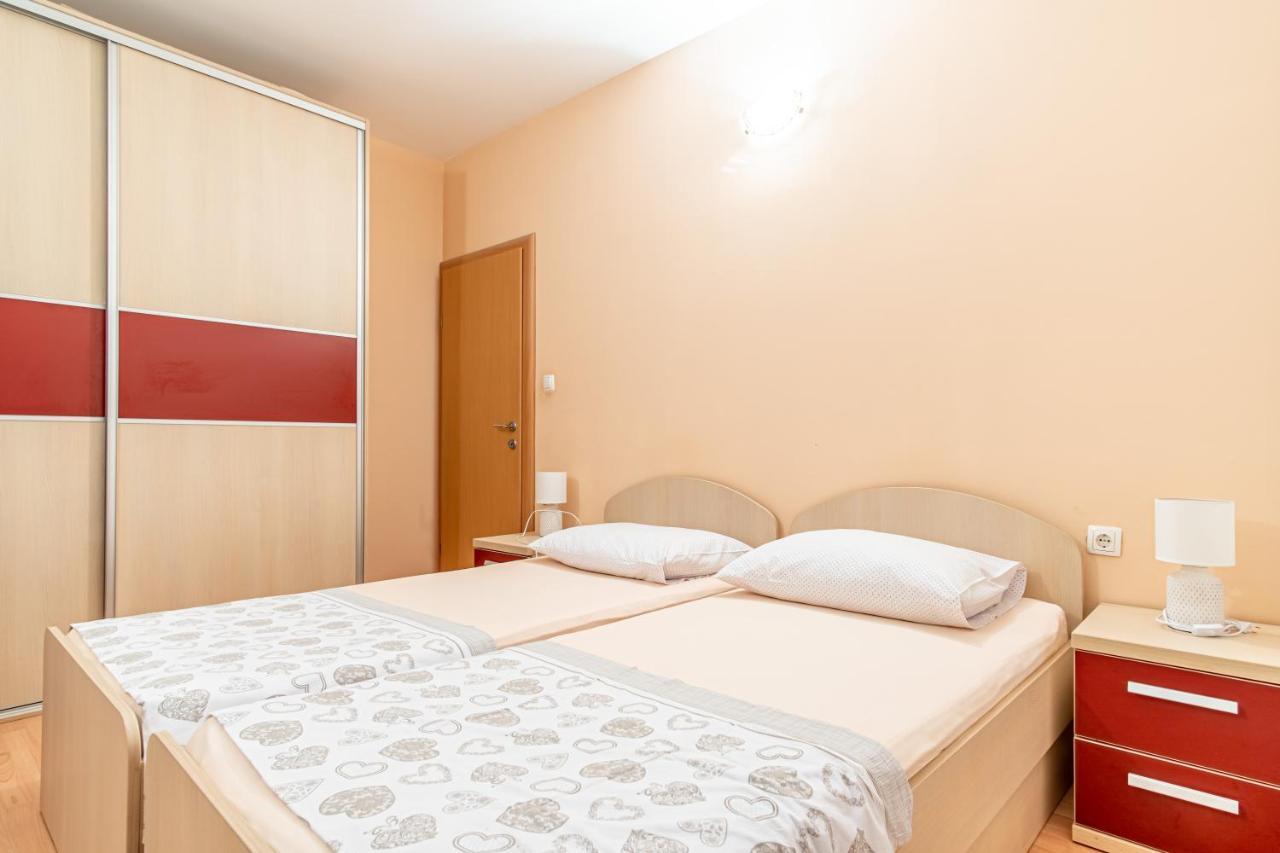 Goge Apartment Split