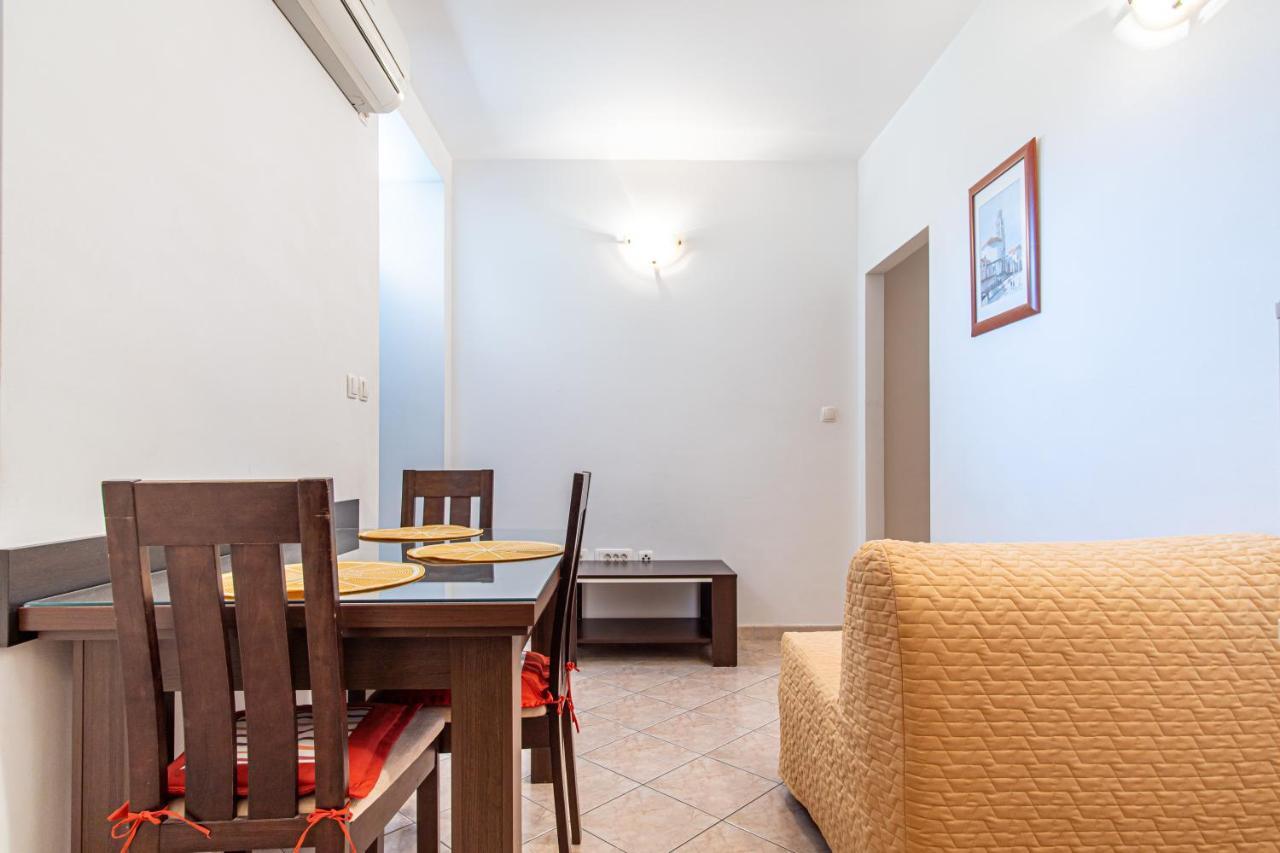 Goge Apartment Split