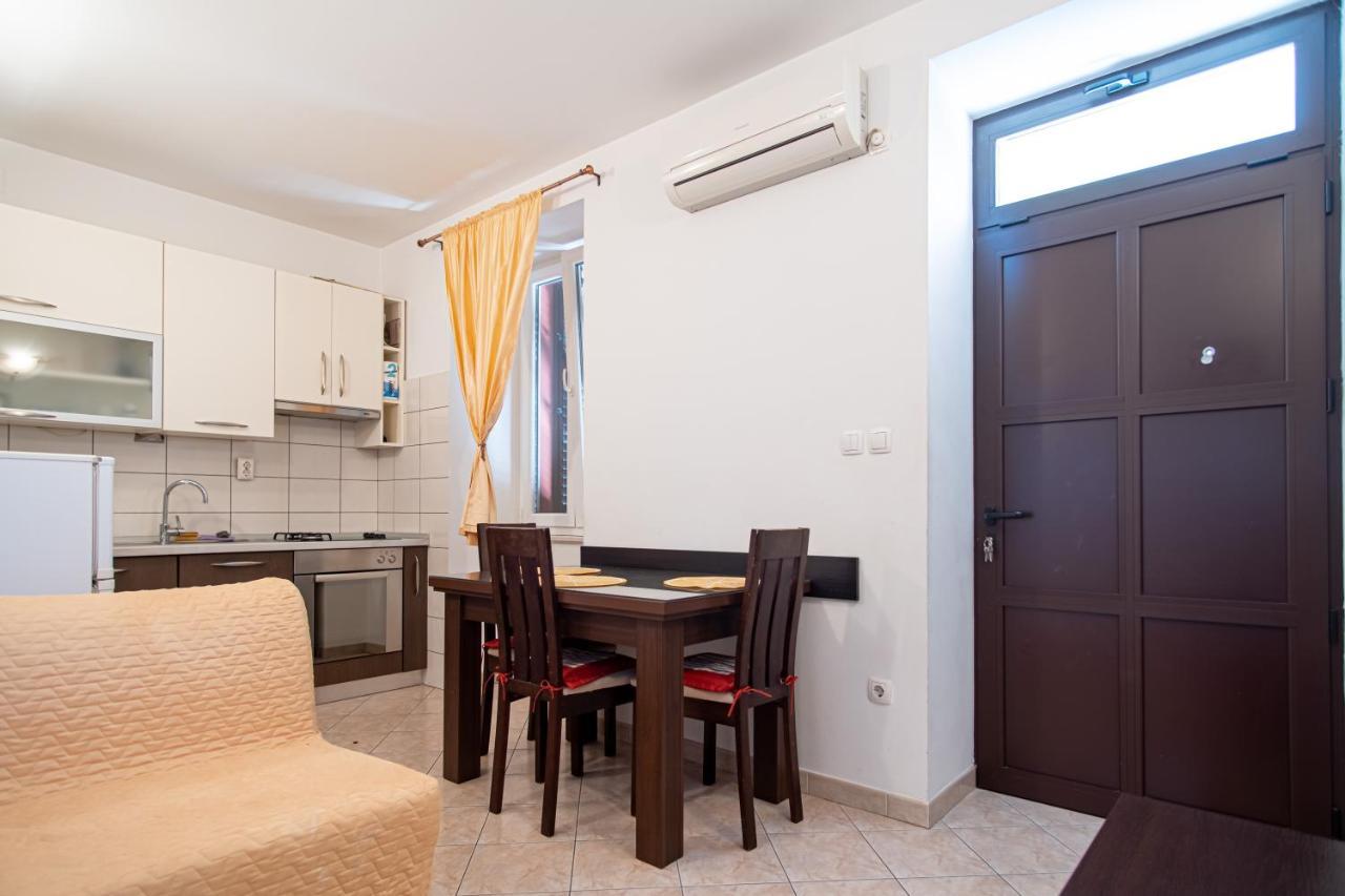 Goge Apartment Split
