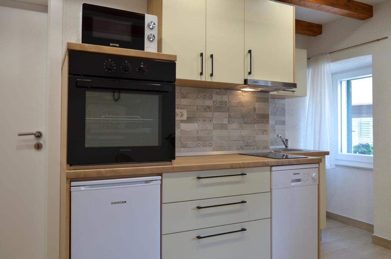 Apartment Sime Split