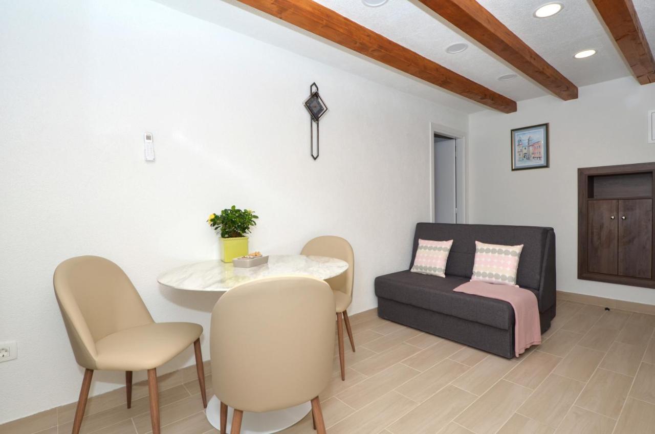 Sime Apartment *
