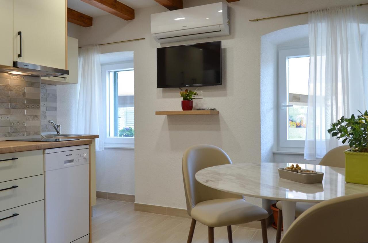 Apartment Sime Split