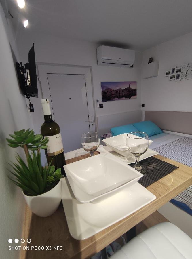 Studio H&m Apartment Split