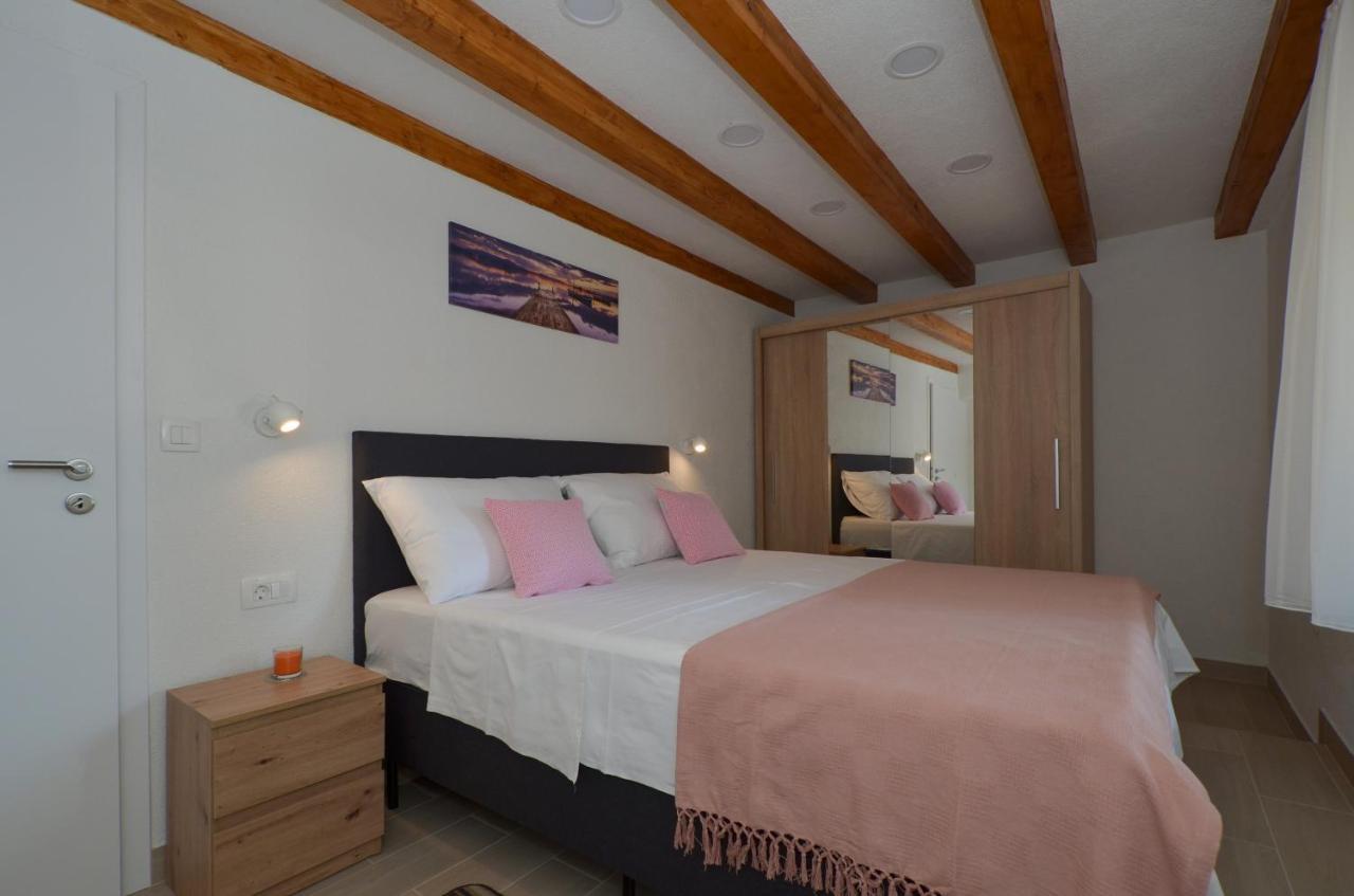 Sime Apartment *