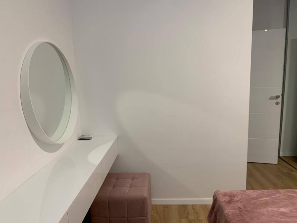 In The Center Apartment Split