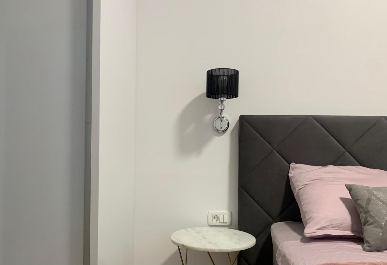 In The Center Apartment Split