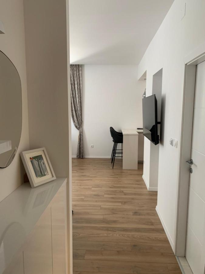 In The Center Apartment Split