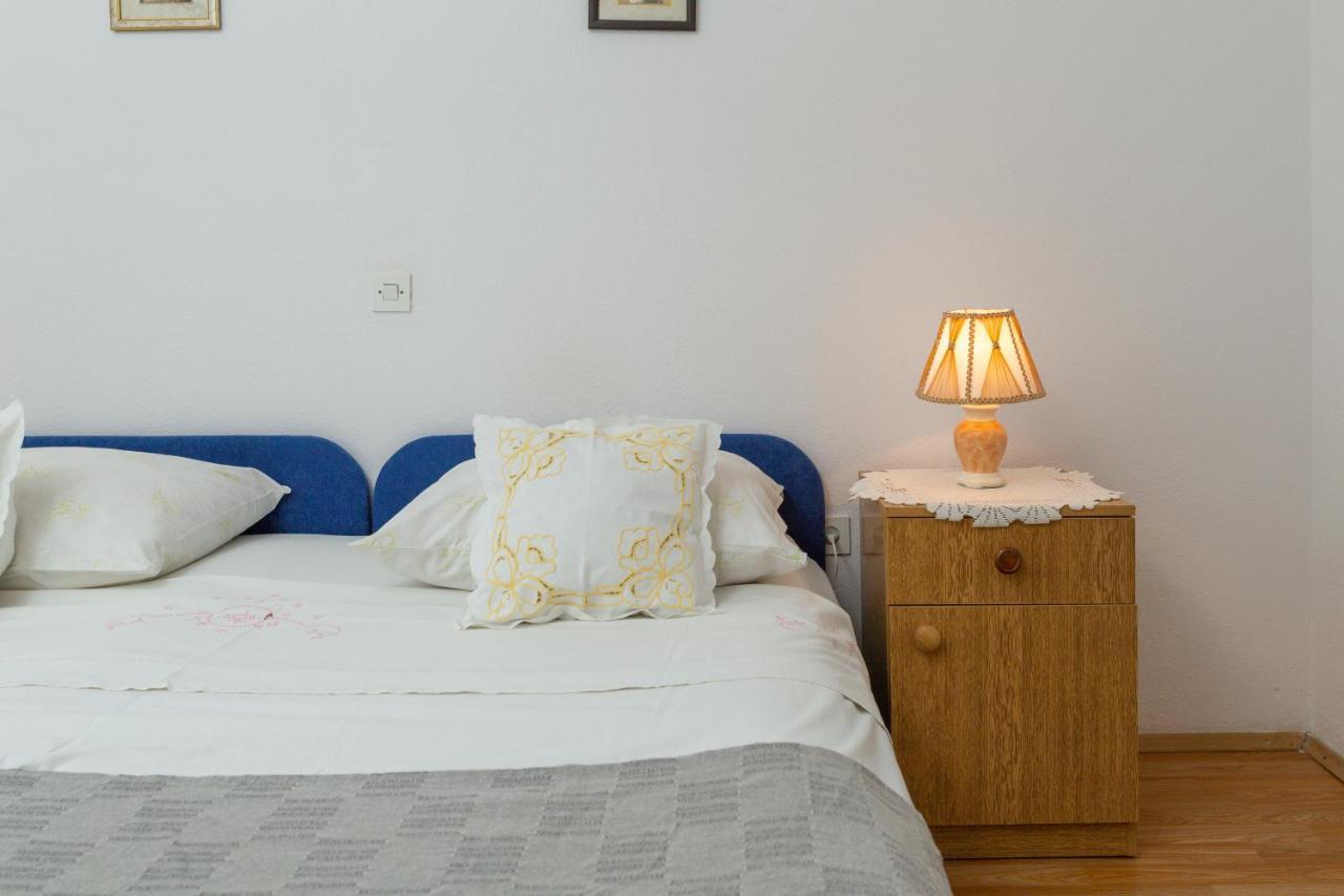 A2 - Near W Patio Parking And Grill Apartman