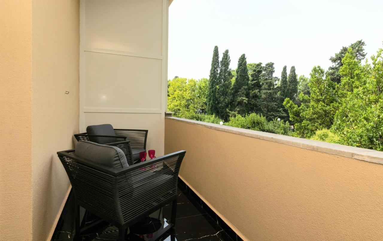 Mini Palais - Beachfront, 5 Min Center, Terrace Apartment *