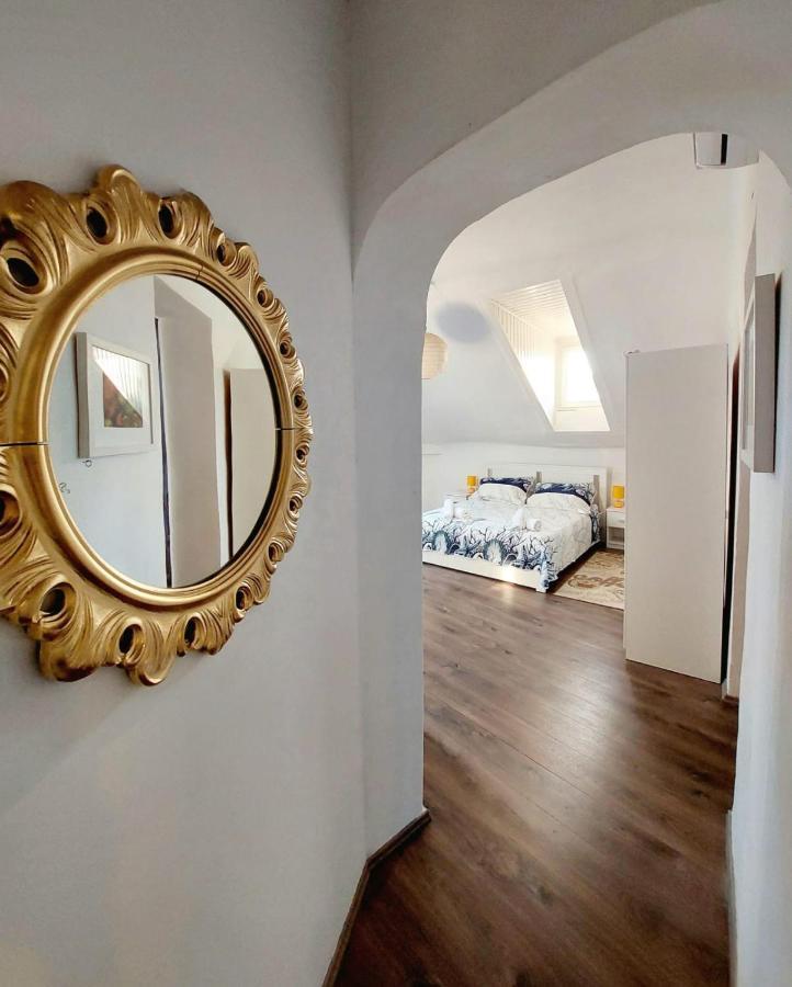 Apartment Center Lucia *