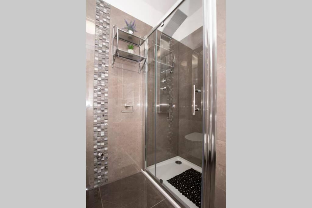 Luxury Viki Very Close To Beach Apartamento *