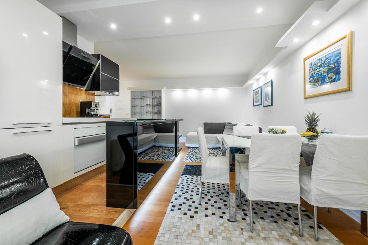 Luxury Set Apartment Split