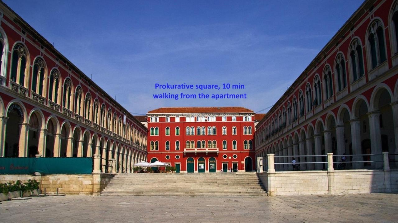 In Center With Massage Chair Apartment *