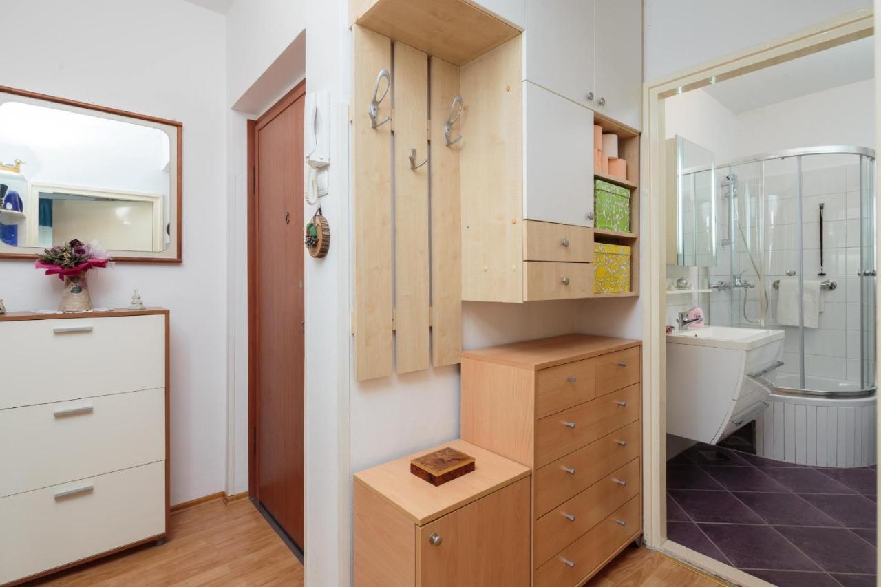 Apartment In Center With Massage Chair