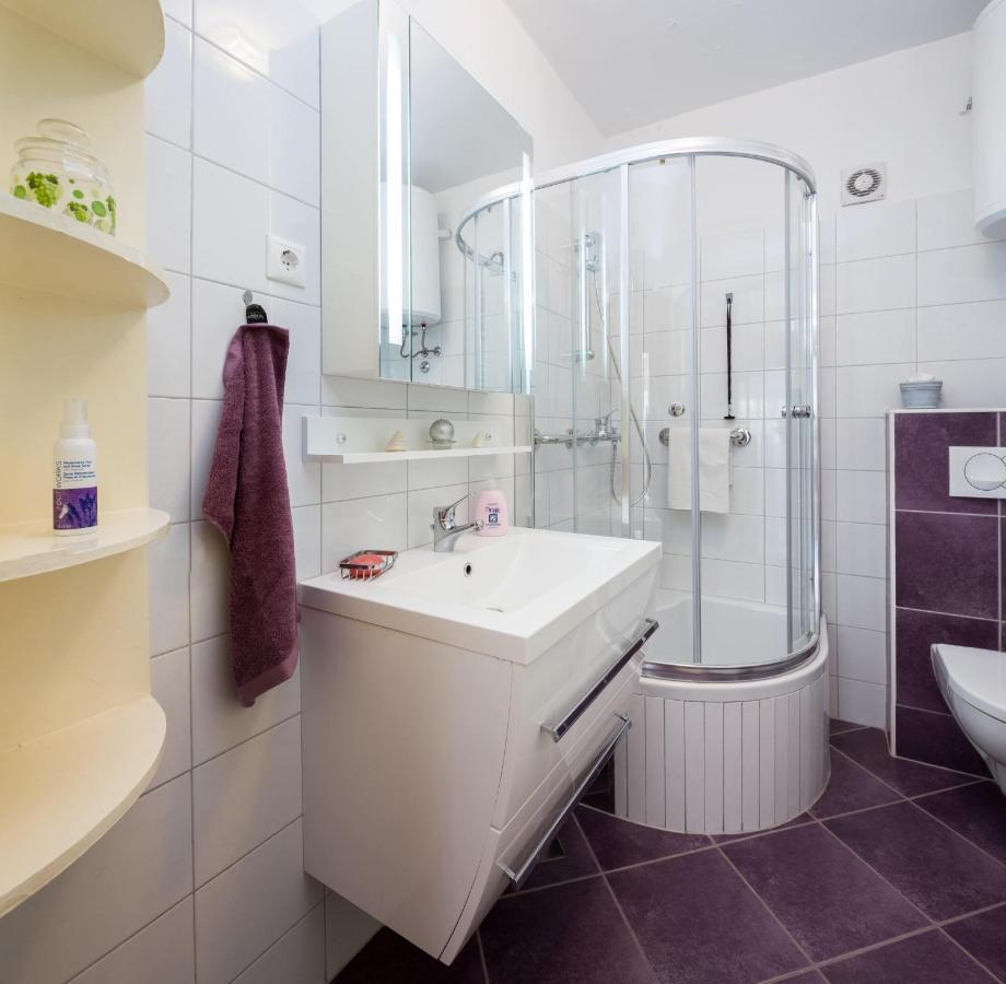 Apartment In Center With Massage Chair *