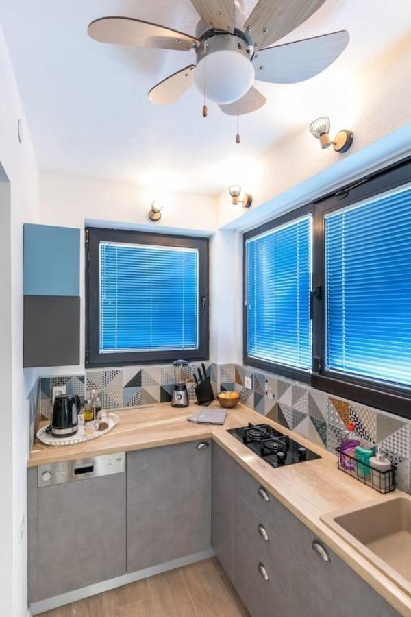 Boutique Triple House With Garden & Roof Terrace
