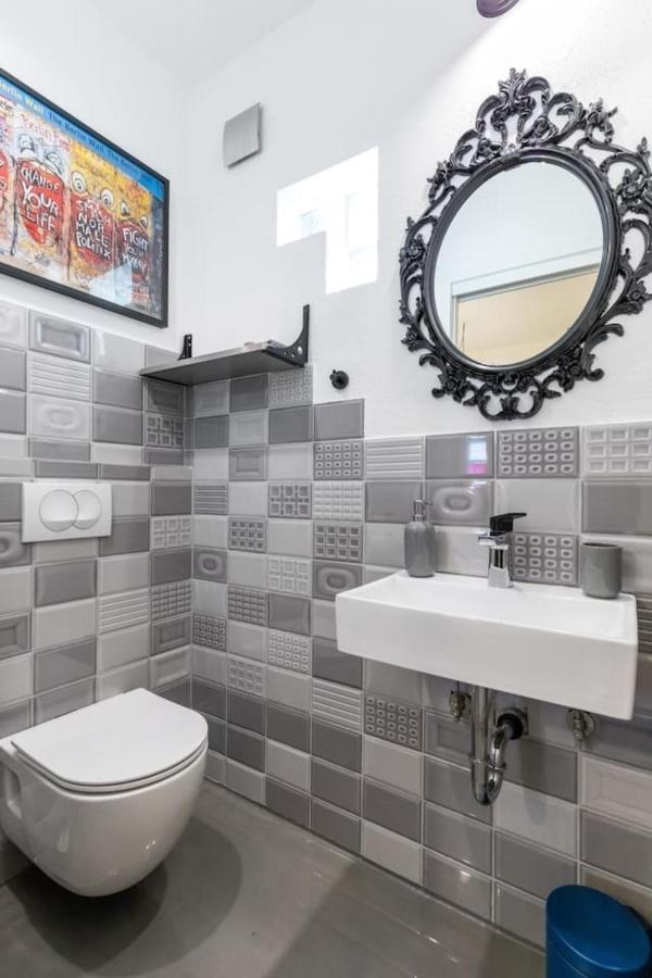 Boutique Triple House With Garden & Roof Terrace *
