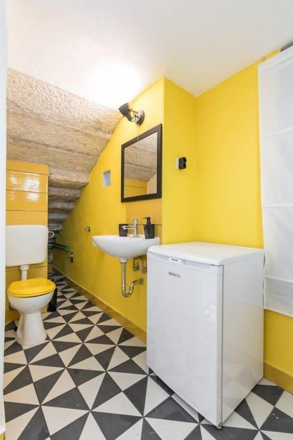 Boutique Triple House With Garden & Roof Terrace