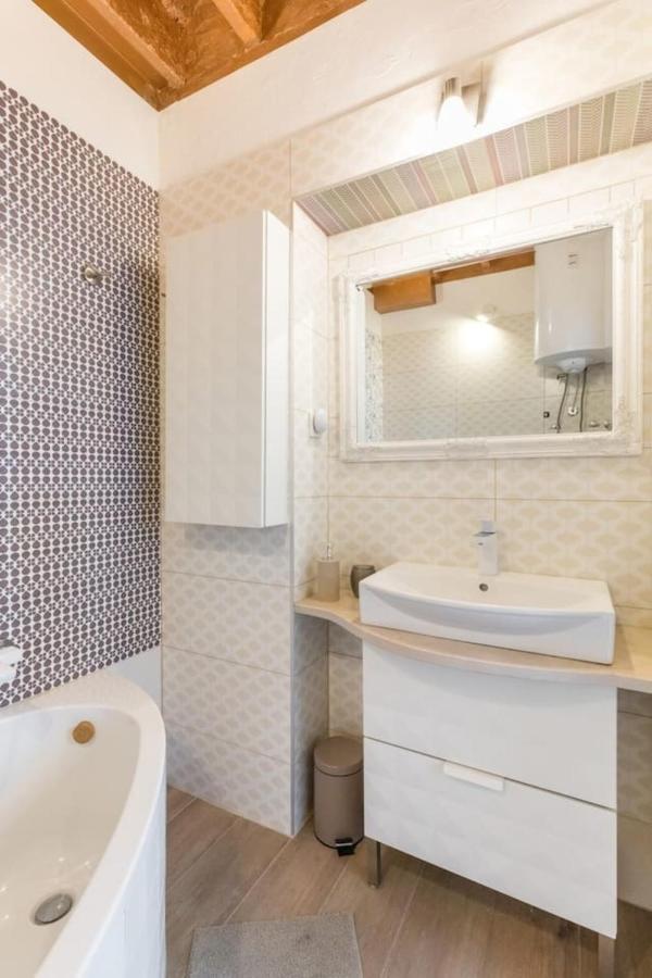Boutique Triple House With Garden & Roof Terrace *