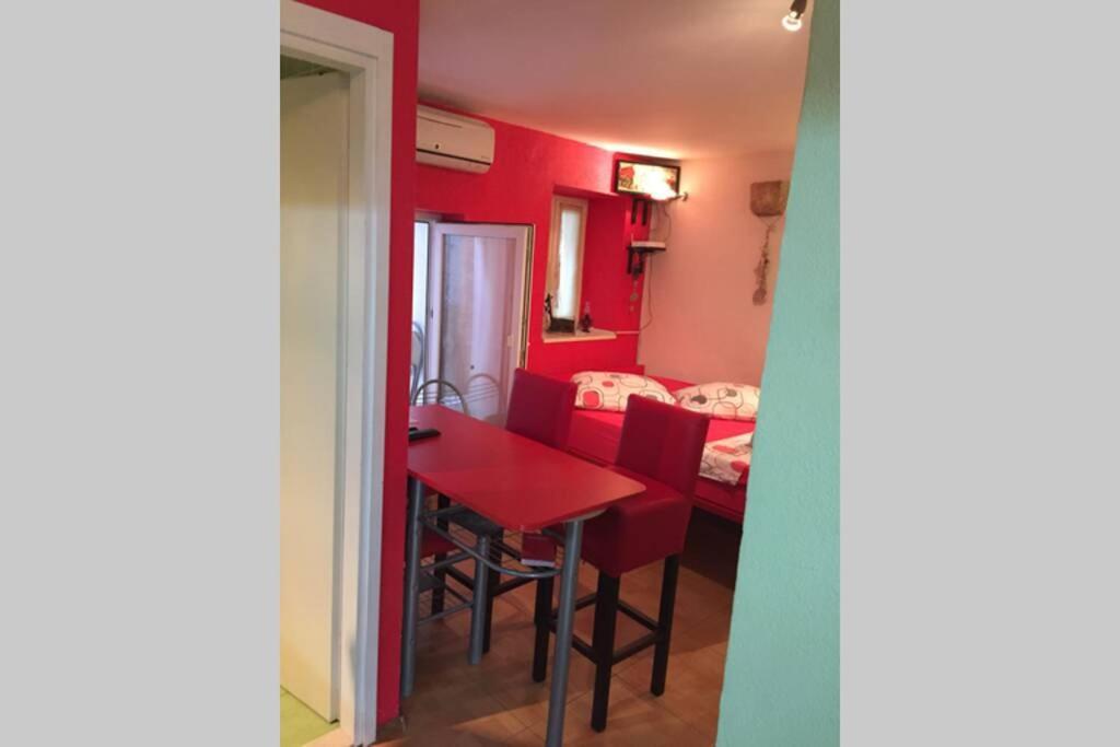 Elena Red Dowtown Appartement Split