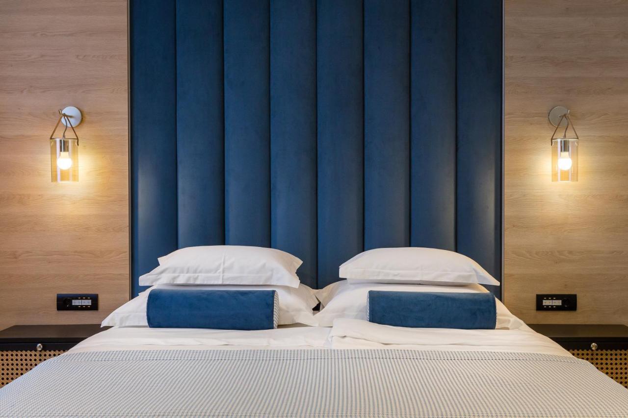 Luxury Unicus I, Ii, Iv