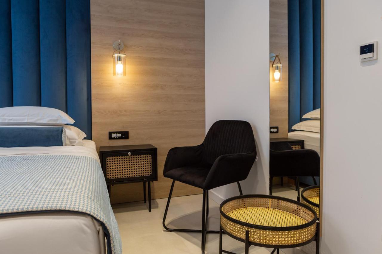 Luxury Unicus I, Ii, Iv