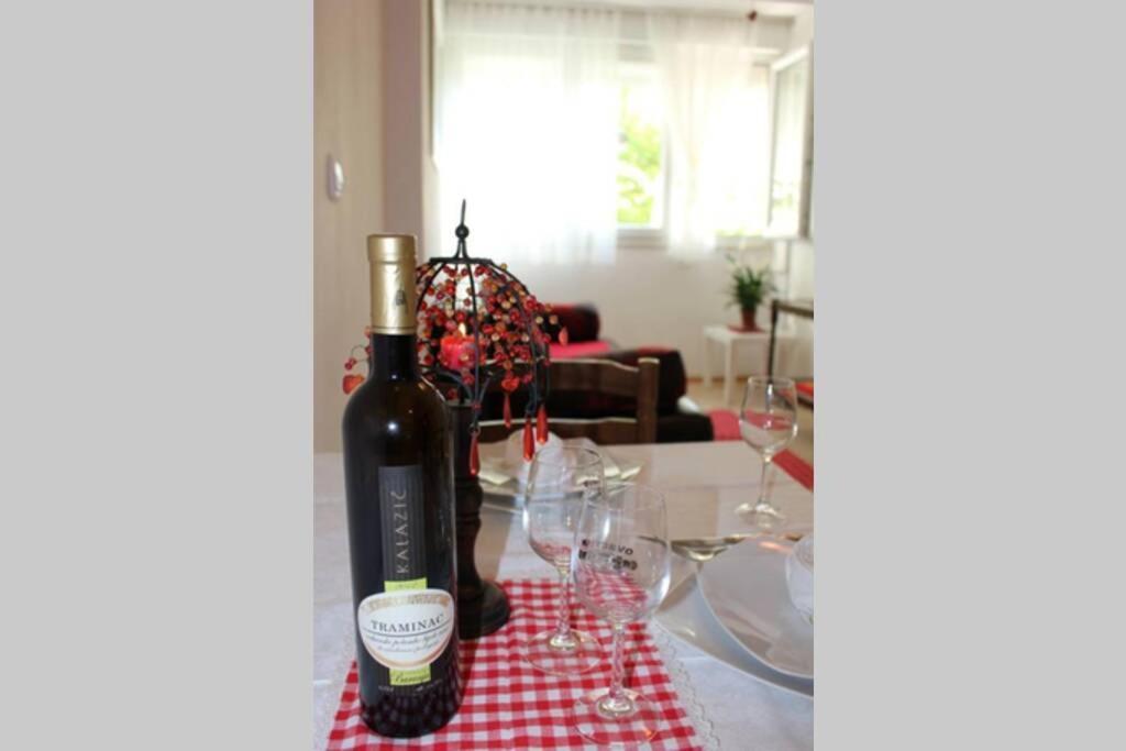 Apartment Old City/beach 13 Minutes Away, Parking, For 4 Split