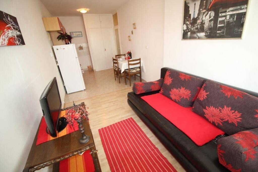 Old City/beach 13 Minutes Away, Parking, For 4 *